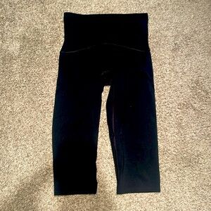 NEVER WORN SPANX CROPPED BOOTY BOOST LEGGINGS SIZE SMALL